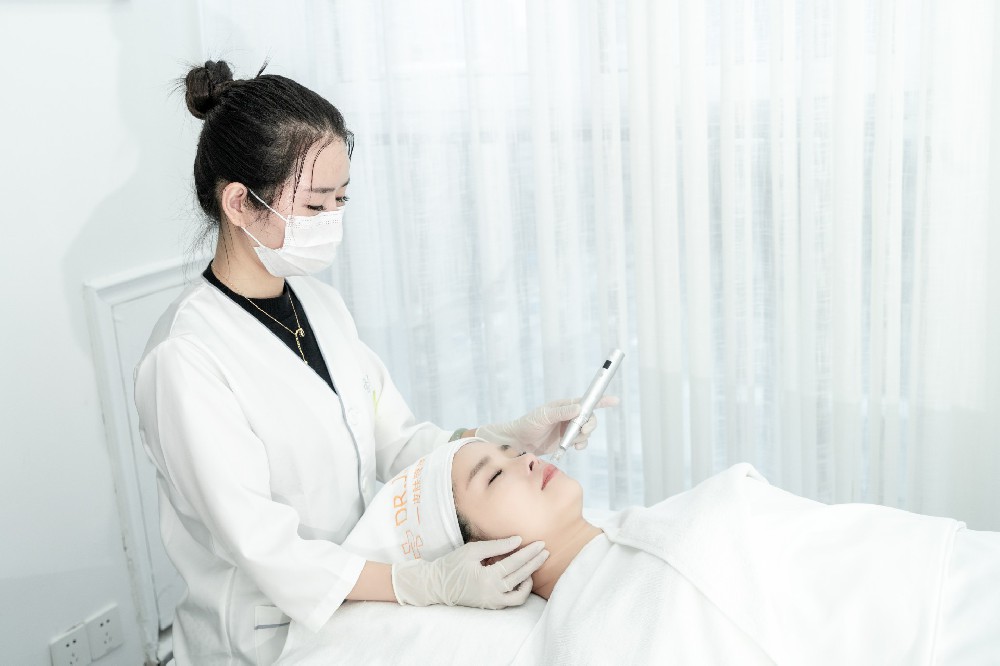 Dr.Jane皮膚管理中心加盟有專人指導嗎？